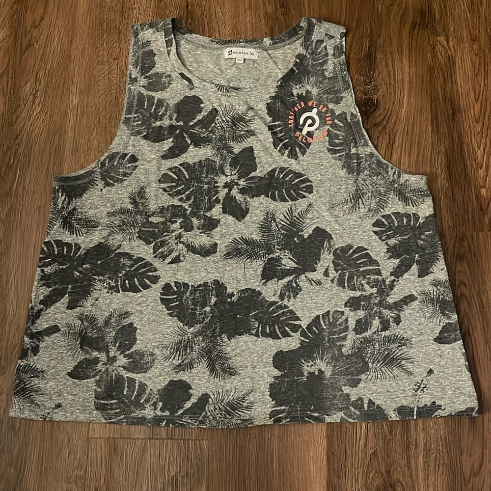 Peloton tank Size XL